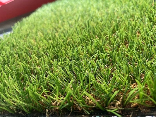 38 mm'lik yığın yüksekliği ve Dtex 8000 ile peyzaj için özel yeşil yapay çim