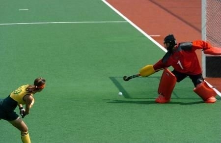 Açık Hava Sporları Alanı İnşaatı için 3/8 ölçülü 40 mm Zümrüt yapay yeşil çim