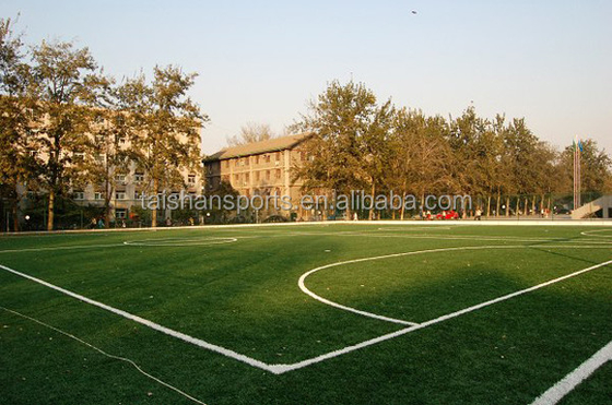 50mm Yapay Yeşil Spor Çim PE Malzemesi 16000 Dtex Spor Astro Çim Futbol için Futbol sahası