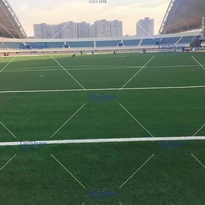 60mm FIFA Sertifikalı Futbol Yapay Çim Açık hava sporları için Özel Renklerle Alanlar Dtex ve yoğunluk düşük bakım