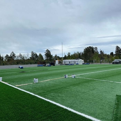 30mm Oyun Alanı Spor ve Eğlence İçin Yapay Çim İhtiyaçları Doldurmak Çok Kullanımlı Oyun Alanı Yapay Çim