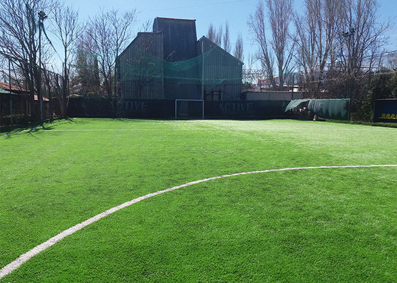 FIFA, yüksek yoğunluklu ve düşük bakım ile UV direnci 50mm Top Yüksekliği Futbol Yapay Çim onayladı