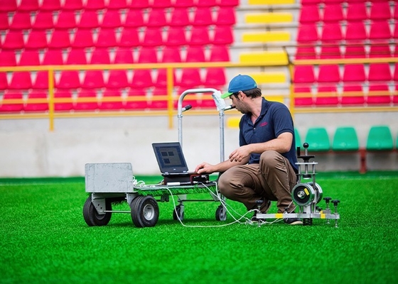 50mm Futbol Yapay Çim 160 Dikiş/M Dışarı Sahte Çim Futbol sahaları ve düşük bakım gerektiren açık hava etkinlikleri için