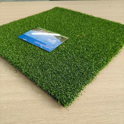 Yeşil Golf Yapay Çim Dtex 6000 Spor ve Bahçeler İçin Eğimli Elyaflı 15mm Yapay Çim