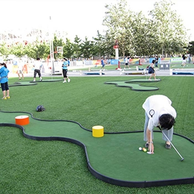 Yeşil Golf Yapay Çim Dtex 6000 Spor ve Bahçeler İçin Eğimli Elyaflı 15mm Yapay Çim
