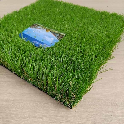 50mm Eğlence Yapay Çim Flat Yarn Kullanım Dayanıklı Yüksek Permeablity Çevre Koruması