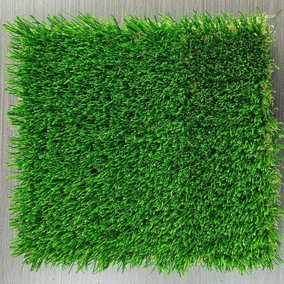 Yumuşak dokunuş doğal görünüm ve uzun ömürlü yapay çim park ve bahçe döşeme için uygundur