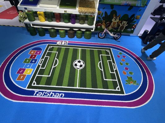 Özelleştirilebilir Özellikler Düşük Bakım Gerektiren Spor Sınıfı Yapay Futbol Sahası ile Mini Futbol Sahası