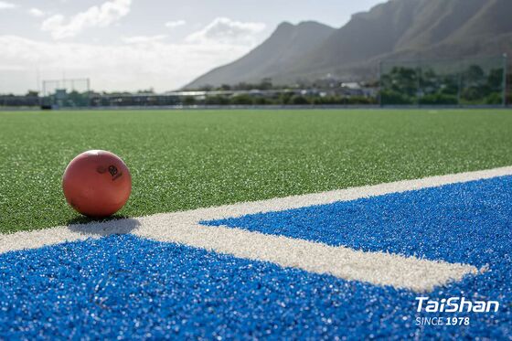 FIH Sertifikalı Hokey Yapay Çim 17 mm Yüklü Su püskürtmesi Sürekli Oyun için Ağır Metaller Yok